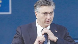DRAMA U HRVATSKOJ: Automobil iz pratnje se zabio u limuzinu u kojoj je bio Plenković