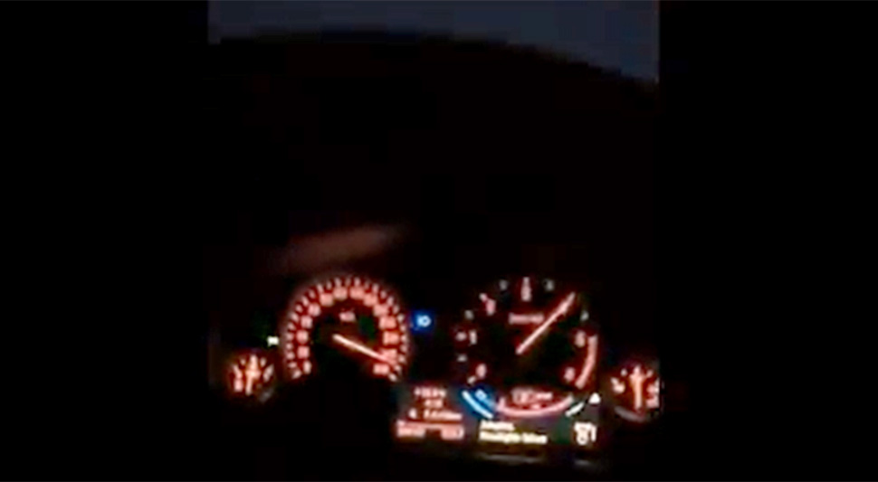 PRIJETI JOJ ROBIJA OD OSAM GODINA: Djevojka uzela od momka auto pa divljala 240 na sat (VIDEO)