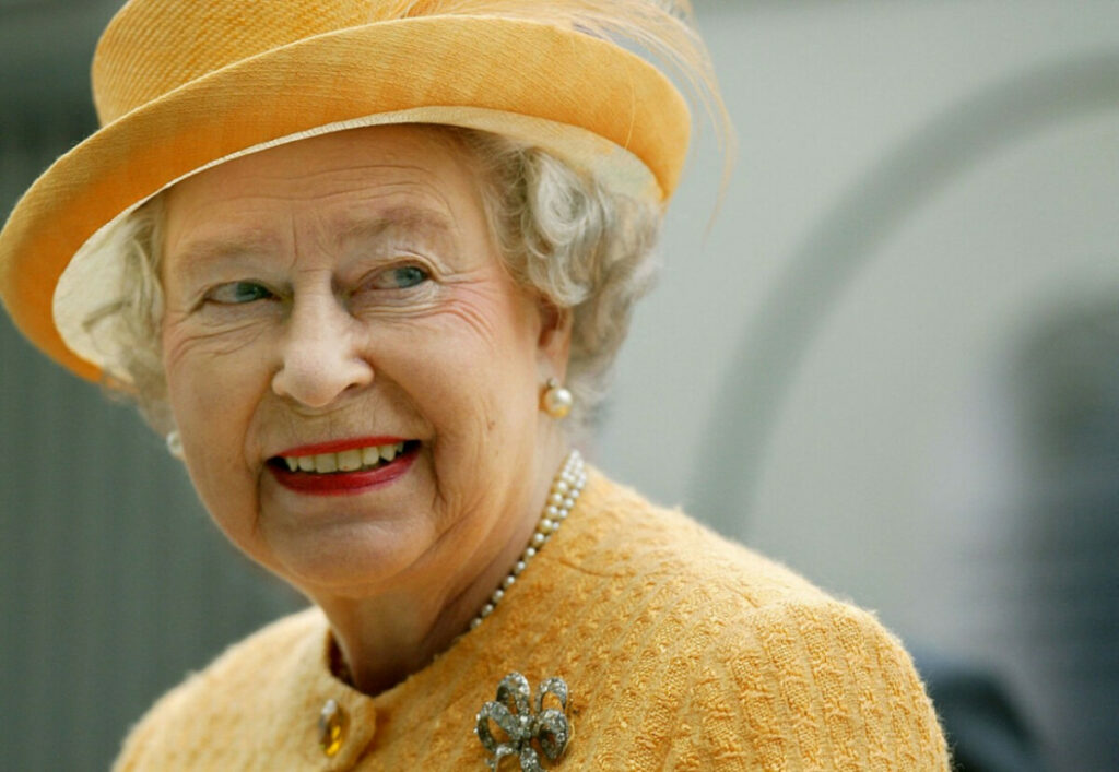 ВЕЛИКА ВРИЈЕДНОСТ: Са којим је накитом сахрањена краљица Елизабета Друга?