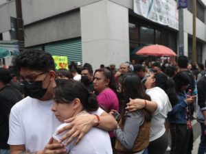 ПОГИНУЛЕ ДВИЈЕ ОСОБЕ: Детаљи разорног земљотреса у Мексику