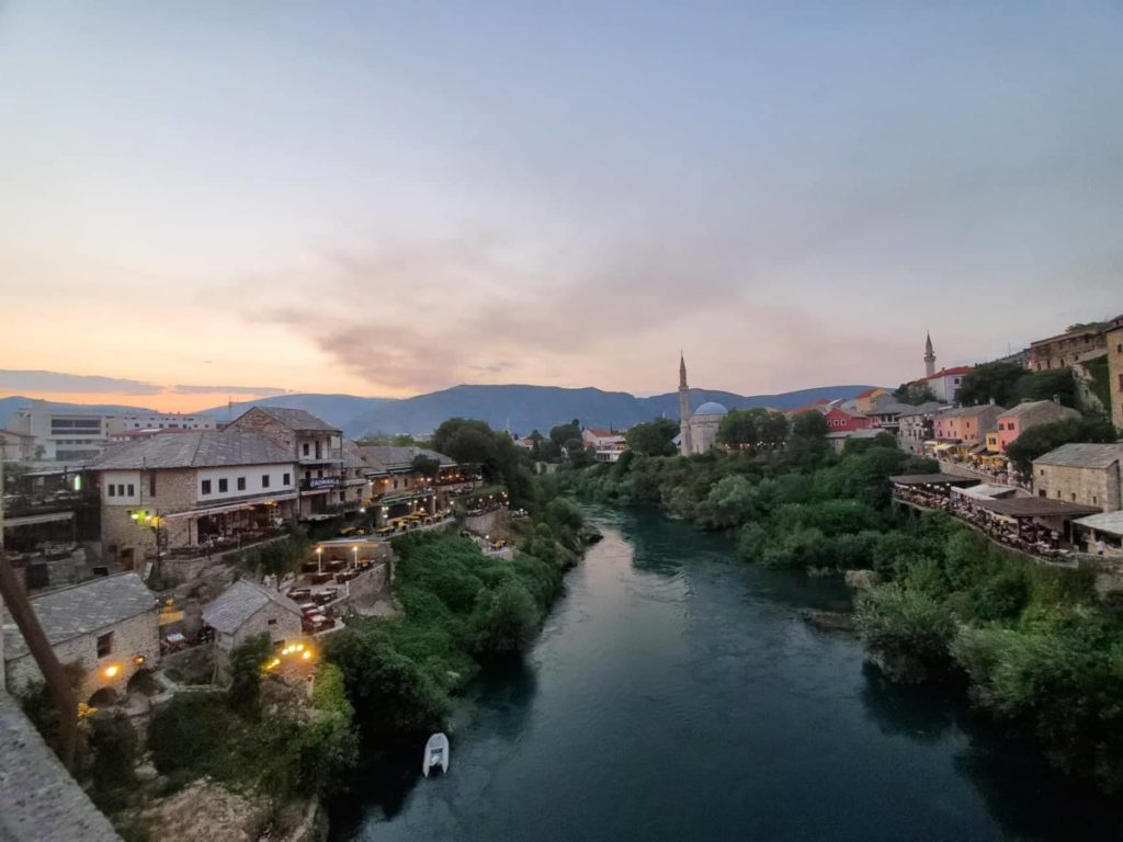 НЕМА ГОВОРА О РАВНОПРАВНОСТИ: У Мостару нема мјеста за ћирилицу