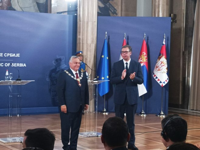 ВУЧИЋ ОДЛИКОВАО ОРБАНА: „Хвала на недвосмисленој подршци по свим важним питањима“