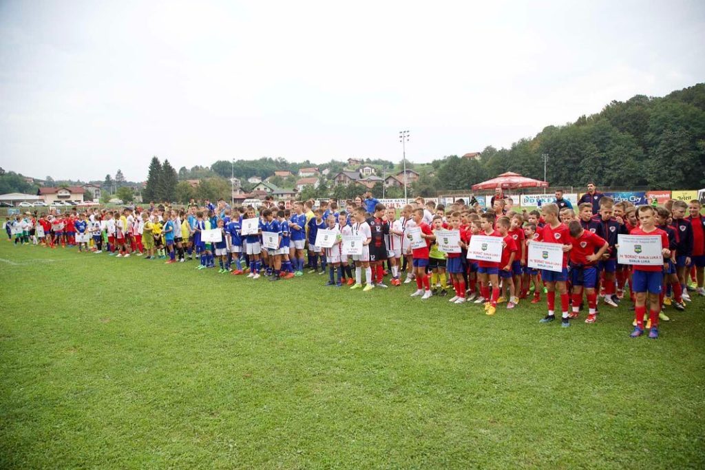 MALI FUDBALERI U PRNJAVORU: Počeo tradicionalni turnir za mališane „Siniša Peulić“