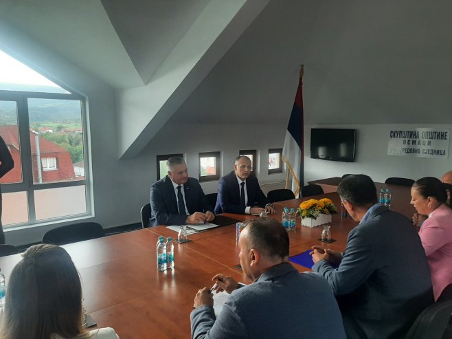 PODRŠKA VLADE SRPSKE U RJEŠAVANJU PROBLEMA: Višković obišao Osmake