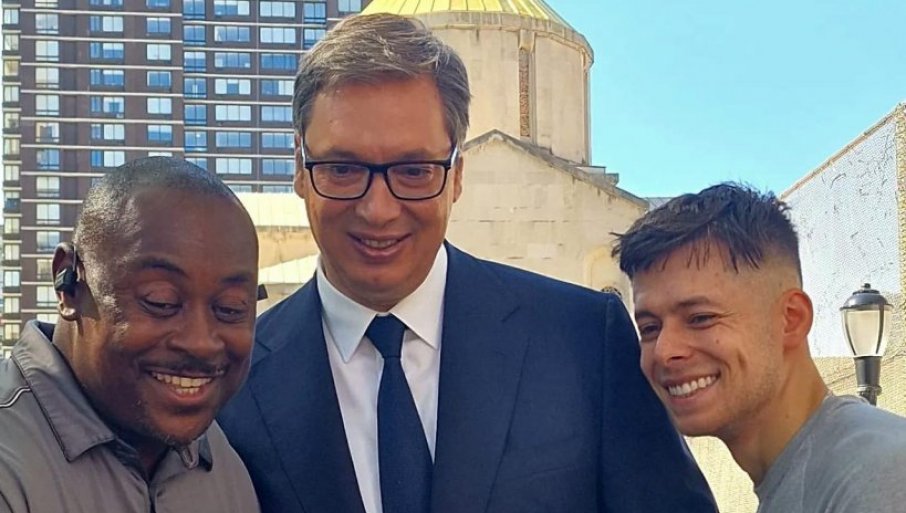 VUČIĆ IGRAO KOŠARKU U NJUJORKU: Vidio dječaka i trenera pa im se pridružio (FOTO/VIDEO)