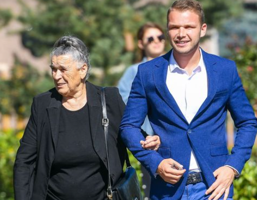 OBAVIO GRAĐANSKU DUŽNOST: Draško Stanivuković glasao na Petrićevcu u pratnji bake Gospave (FOTO)