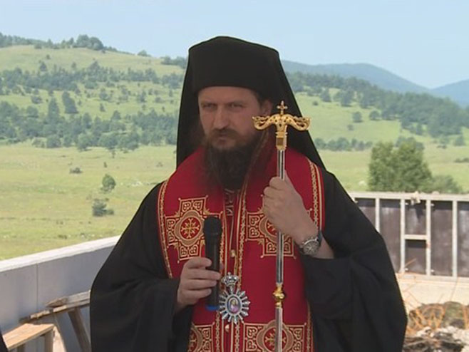 ZAHVALNI ZA DOPRINOS: Episkopu Sergiju plaketa Udruženja „Ognjena Marija Livanjska“