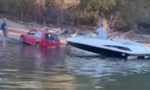 GOLF “LJUTA” MAŠINA: Pogledajte kako automobil iz vode izvlači brodić (VIDEO)