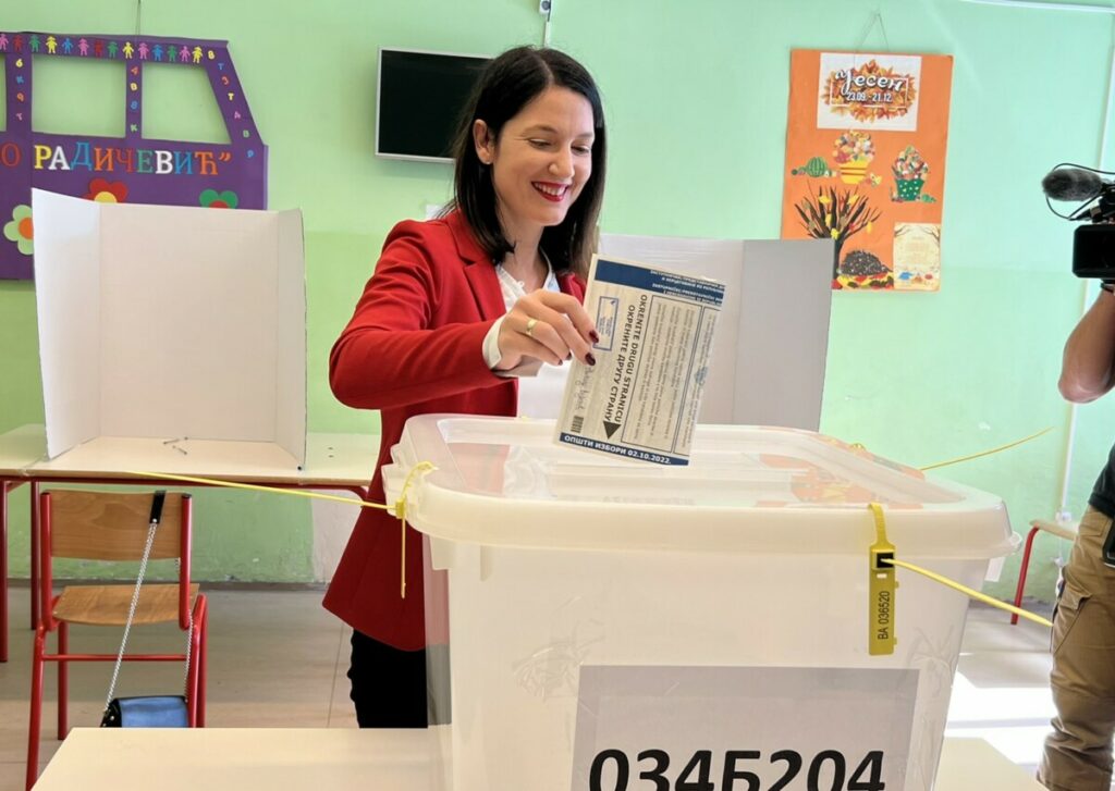 ОПШТИ ИЗБОРИ: Јелена Тривић гласала у Бањалуци