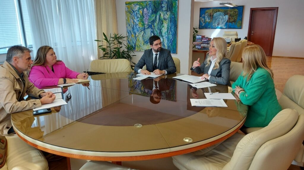 UNAPREĐENJE SARADNJE U OBLASTI OBRAZOVANJA: Ministarka Trivić razgovarala sa predstavnicima Ambasade SAD
