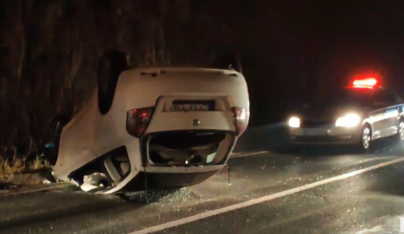 SAOBRAĆAJ U POTPUNOSTI OBUSTAVLJEN: Teška nesreća kod Jablanice, auto na krovu (VIDEO)