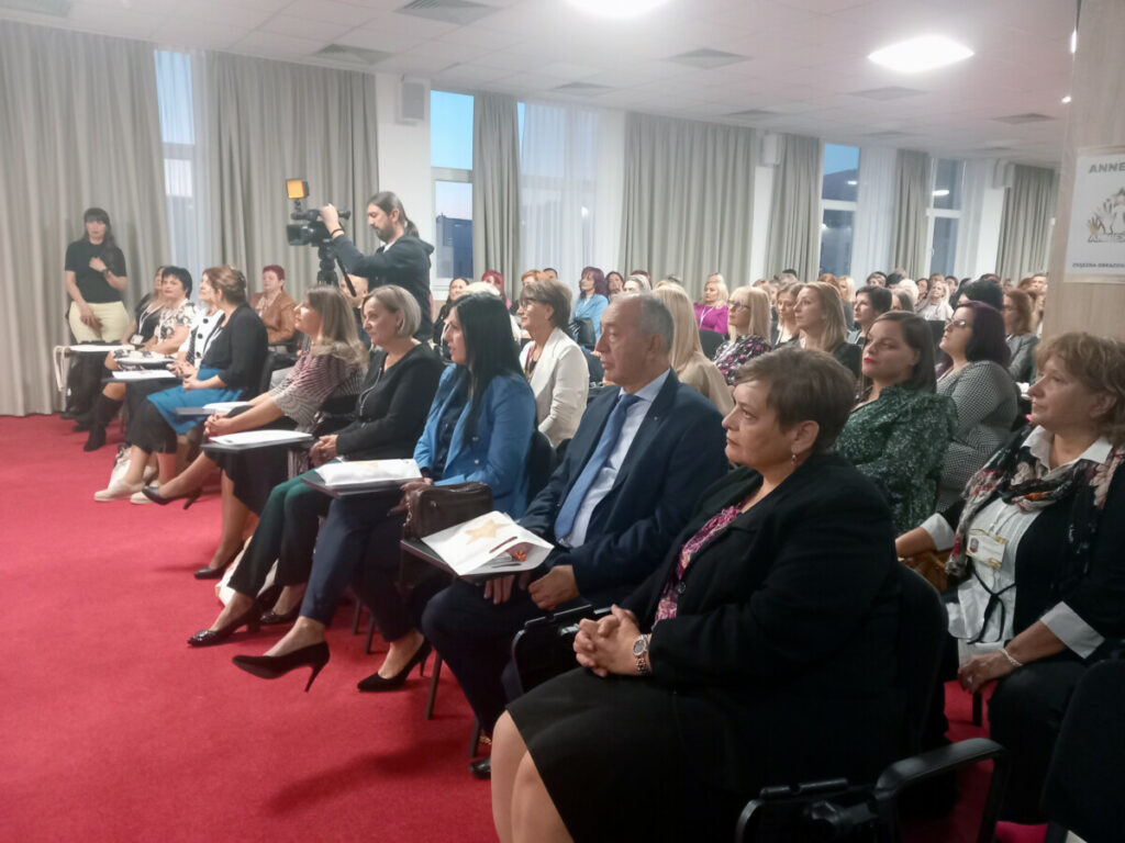 „SVIJET OBRAZOVANJA BRIŠE GRANICE“ Na konferenciji u Trebinju 200 nastavnika iz regiona