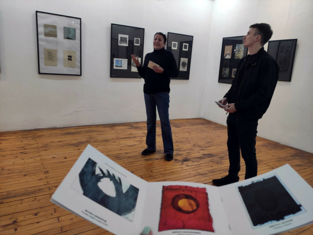 ЧЕТВРТИ БИЈЕНАЛ РАДОВА НА ПАПИРУ: Отворена изложба у Новом Граду