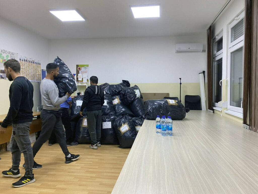 У ГРОСБЕРЕНУ ПРИКУПЉЕНО 230 ХУМАНИТАРНИХ ПАКЕТА: Помоћ најугроженијим становницима Бијељине