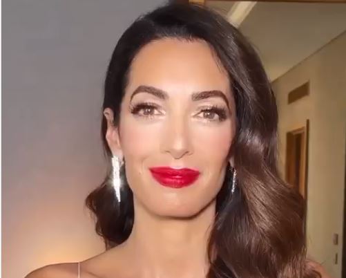 SNIMAK IZAZVAO LAVINU KOMENTARA: Supruga Džordža Klunija se šminka pred izlazak na crveni tepih (VIDEO)