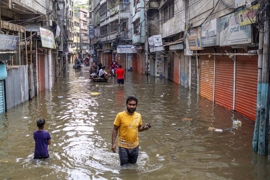 БРОЈ МРТВИХ САМО РАСТЕ: Циклон опустошио Бангладеш