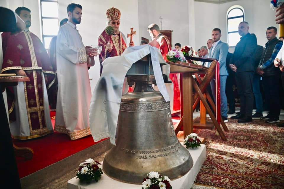 STANIVUKOVIĆ NA MOLITIVI: Osveštano zvono hrama „Sv. apostola Petra i Pavla“ u Zelenom viru