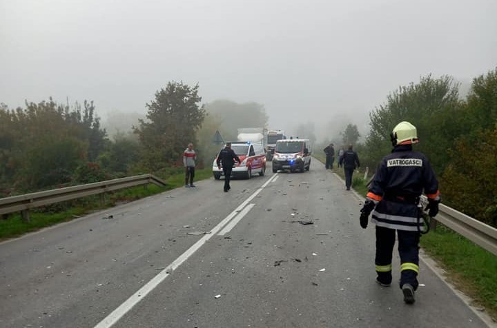 JEDNO LICE POVRIJEĐENO: Detalji saobraćajne nesreće kod Doboja (FOTO)