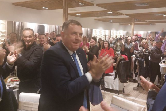 „MILE, MILE!“ Dodik proslavlja izbornu pobjedu na Palama