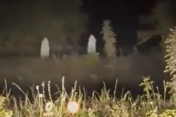 PORANILA NOĆ VJEŠTICA? Bizarni prizori u Hercegovini, „duhovi“ šetaju poljem (VIDEO)