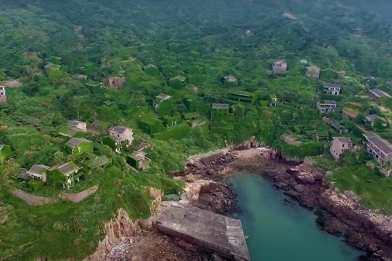 ПОСТАЛО ТУРИСТИЧКА АТРАКЦИЈА: Природа „прогутала“ кинеско село (ВИДЕО)