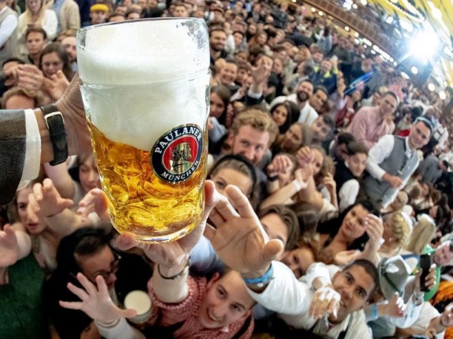 DOKAZ DA KRIZA NE BIRA: Krigle na Oktoberfestu sadržale manje piva