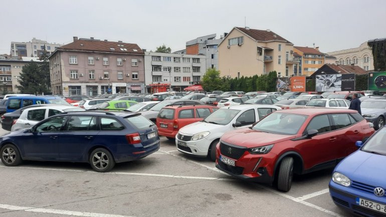 POMAMA ZA POLOVNJACIMA: Porasli uvoz i prodaja automobila u Srpskoj