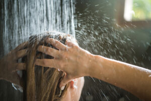 VJEČITA ŽENSKA MUKA: Kada je idealno vrijeme za pranje kose?