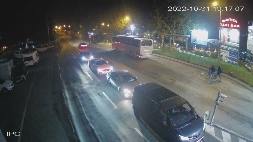 ЗАДРЖАВАЊА НА ГРАНИЧНИМ ПРЕЛАЗИМА: Гужве према Хрватској