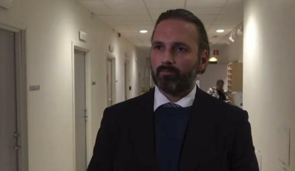 HIT NA MREŽAMA: Političar „zabagovao“ na pitanje novinara (VIDEO)