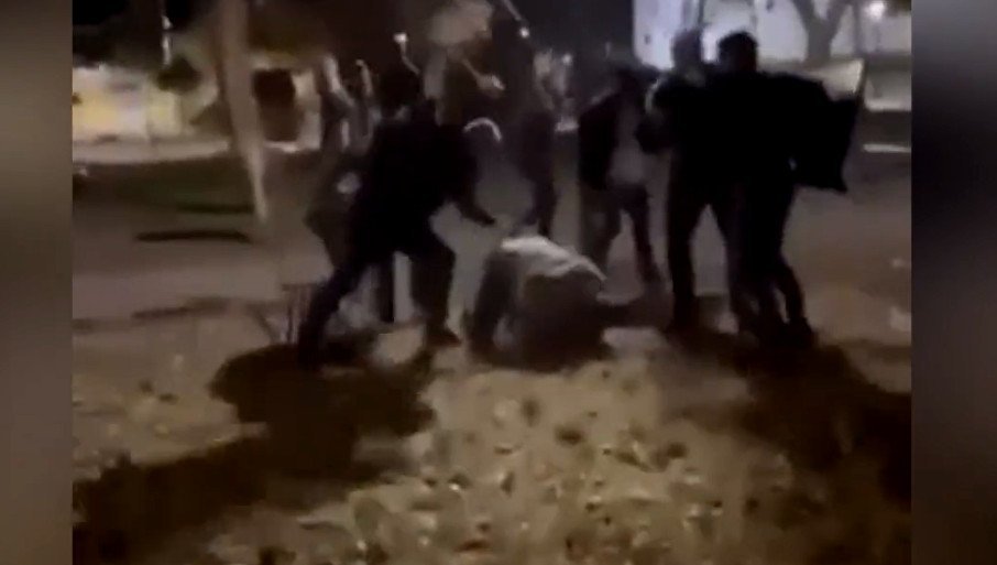 MASOVNA TUČA U NOĆNOM KLUBU: Grupa gostiju napala radnike obezbjeđenja (UZNEMIRUJUĆI VIDEO)