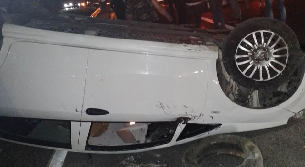 AUTO NA KROVU: Teška saobraćajna nesreća na putu Lašva-Kaonik