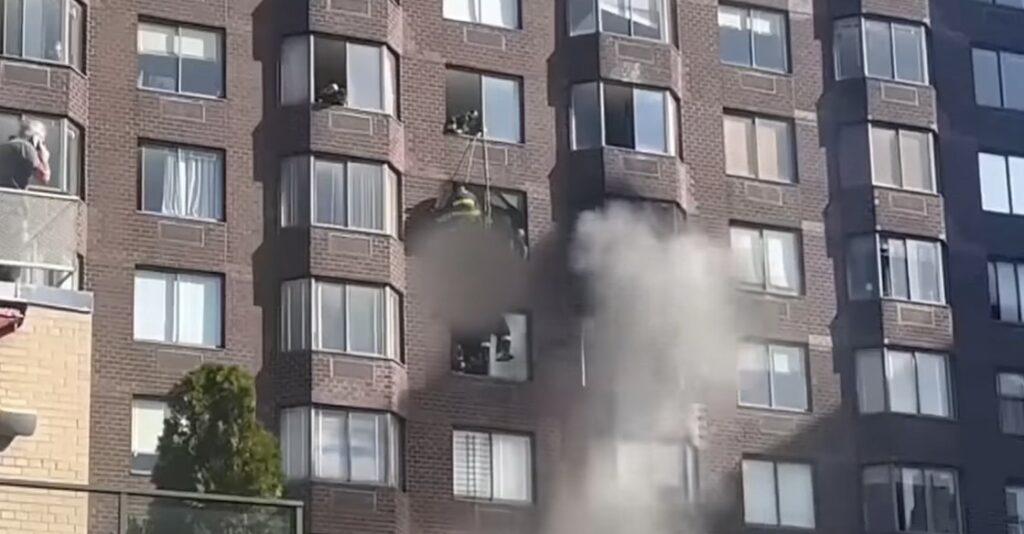 POVRIJEĐENO SKORO 40 OSOBA: Električni bicikl zapalio zgradu na Menhetnu? (VIDEO)