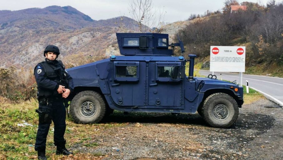 ROSU SA DUGIM CIJEVIMA NADOMAK JARINJA: Oklopna vozila sa specijalcima pojačanje policijskom punktu (FOTO/VIDEO)