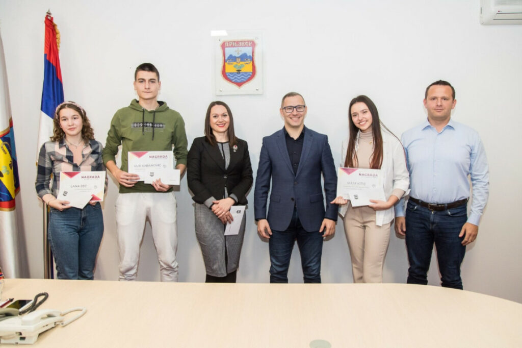 „DRAMSKA SCENA NA NAJBOLJI NAČIN PREDSTAVLJA OPŠTINU“ Tomaš dodijelio nagrade mladim glumcima