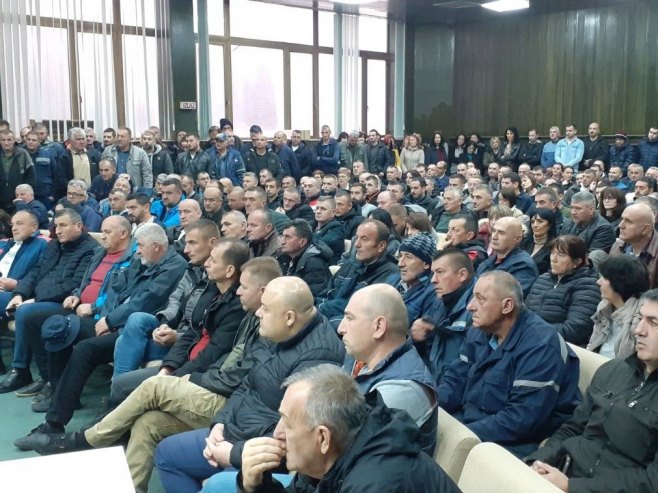 TRAŽE POVEĆANJE PLATA Zaposleni u RiTE Gacko održali polučasovni štrajk