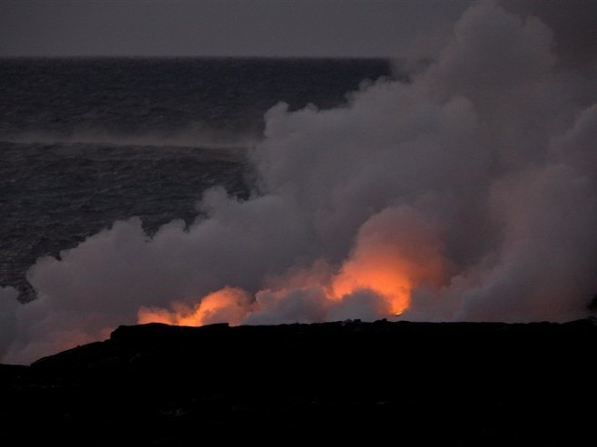 НАЈВЕЋИ НА СВИЈЕТУ: Прорадио вулкан на Хавајима (ВИДЕО)
