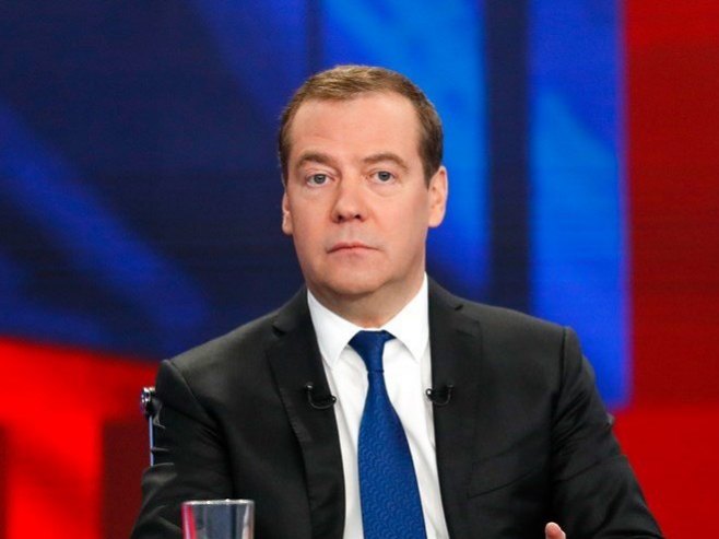„ОН НАС ЈЕ ИЗВУВАО ИЗ СВАКЕ КРИЗЕ“ Медведев: Путинова намјера о кандидовању на изборима исправна