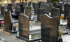 ПАПРЕНЕ ЦИФРЕ: Колико кошта гробно мјесто у БиХ?