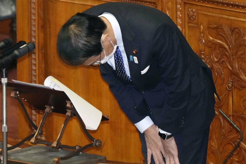ЗБОГ НЕПРИМЈЕРЕНОГ КОМЕНТАРА: Јапански министар поднио оставку