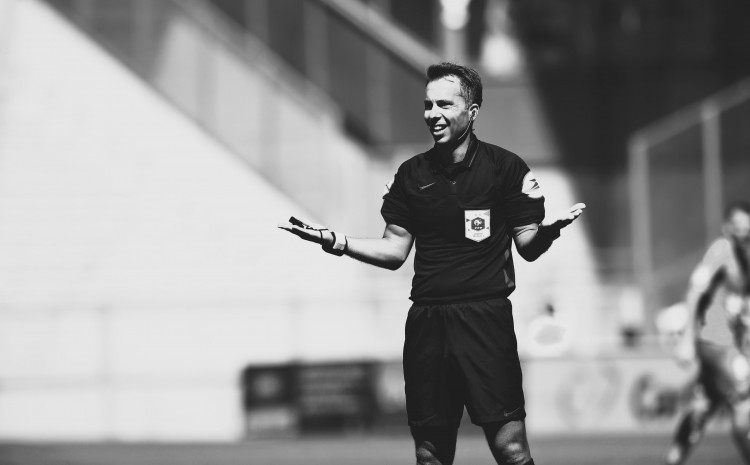 NAKON MOŽDANOG UDARA: Preminuo poznati fudbalski sudija