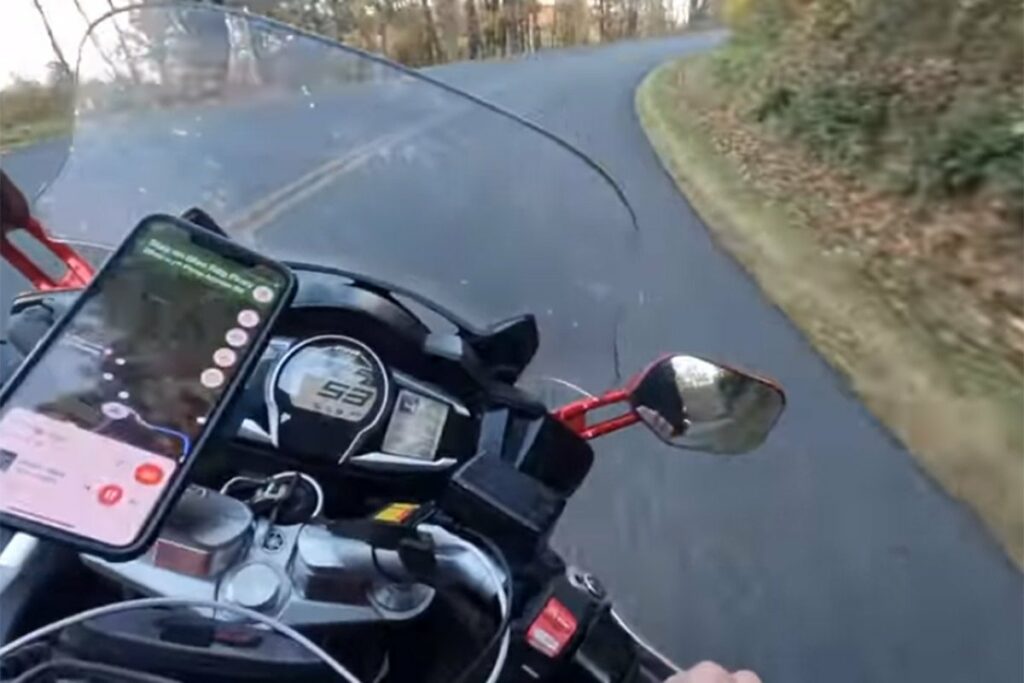 JEZIV SNIMAK: Udario jelena motociklom vozeći skoro 90 km/h (VIDEO)