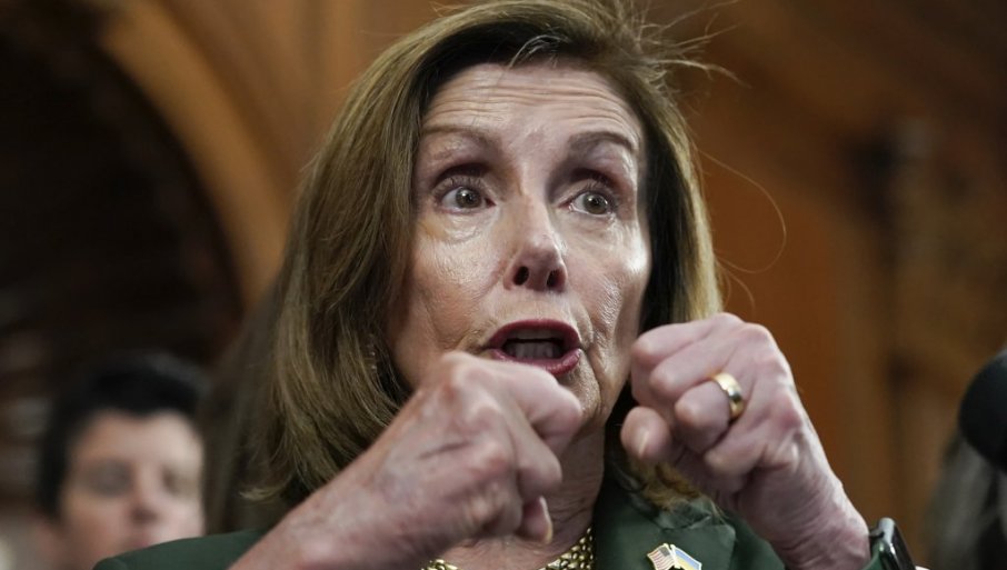 ŽELIO DA JE UZME ZA TAOCA I „ČEKIĆEM JOJ SMRSKA KOLJENA“: Meta napada bila Nensi Pelosi