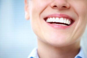 OSMIJEH OD MILION DOLARA: Koje namirnice izbjegavati za bijele zube?