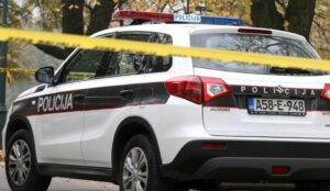 PUCNJAVA U MOSTARU: Tri automobila oštećena, policija istražuje incident