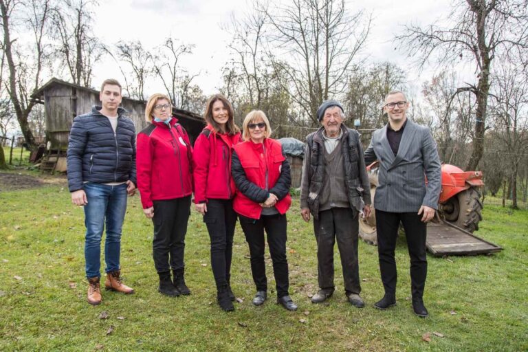 „СТРАРЕЊЕ И ЗДРАВЉЕ“ У ПРЊАВОРУ: Томаш посјетио кориснике пројекта