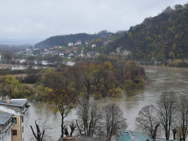 VODOSTAJ UNE U OPADANJU: Rijeka Sava i dalje raste