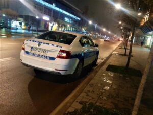 МУШКАРАЦ ДИВЉАО У БАЊАЛУЦИ: Полиција спријечила већи инцидент (ВИДЕО)