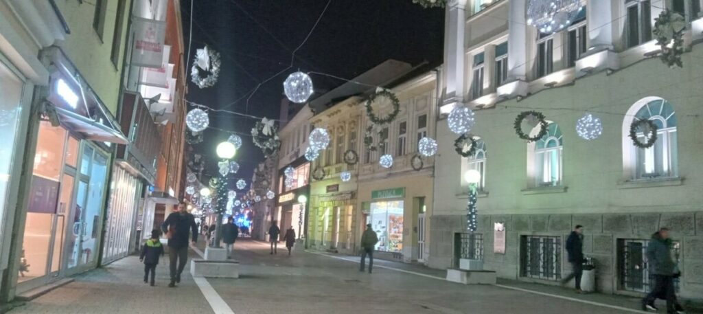 СНИЈЕГ ПАДАО ПОСЉЕДЊИ ПУТ НА ДОЧЕКУ 2015. ГОДИНЕ: Ево какво нас вријеме чека за новогодишњу ноћ