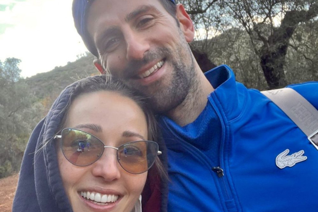 ФОТКЕ СА ОДМОРА УЗБУРКАЛА НАЦИЈУ: Јелена зајахала Новака пред свима, на ово нисмо навикли (ФОТО)